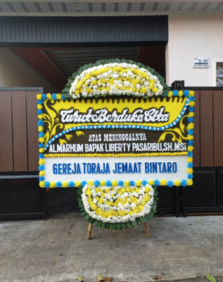 Papan Bunga Duka di Taliabu Utara
